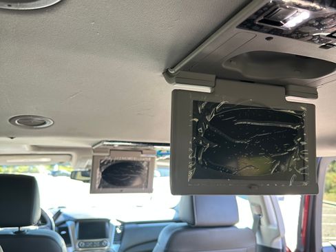 Used 2018 Chevrolet Suburban Premier image 14