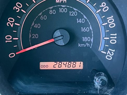 Used 2011 Toyota Tundra 4x4 CrewMax image 11