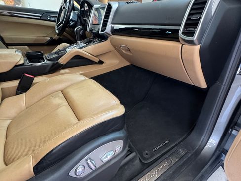 Used 2017 Porsche Cayenne S image 25