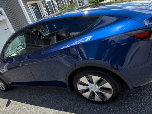 Used 2024 Tesla Model Y Long Range AWD/4WD image 5