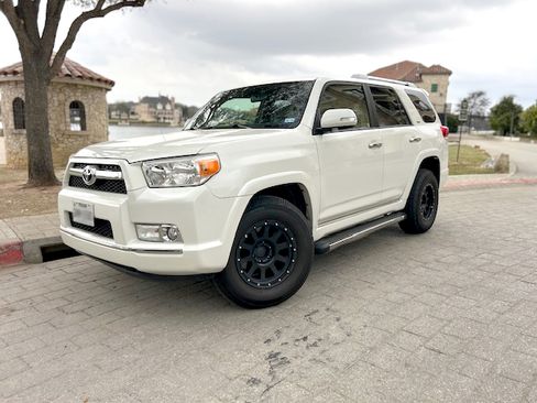 Used 2012 Toyota 4Runner SR5 image 1