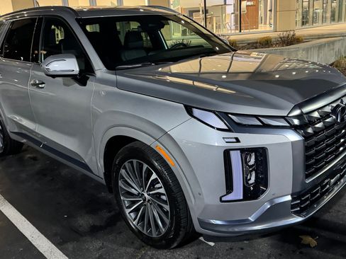 Used 2024 Hyundai Palisade Calligraphy image 1