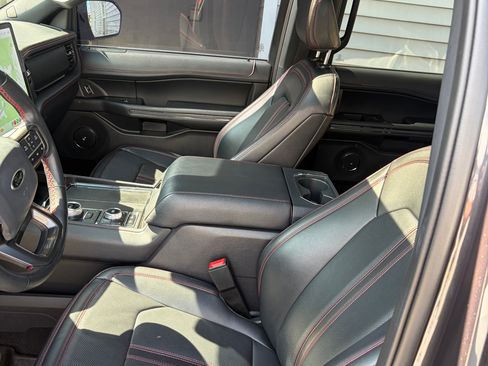 Used 2024 Ford Expedition Limited AWD/4WD image 12