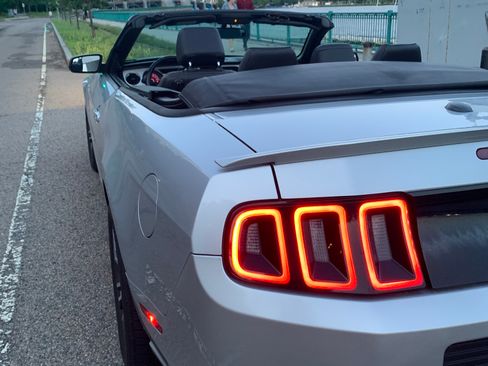 Used 2013 Ford Mustang Premium image 4