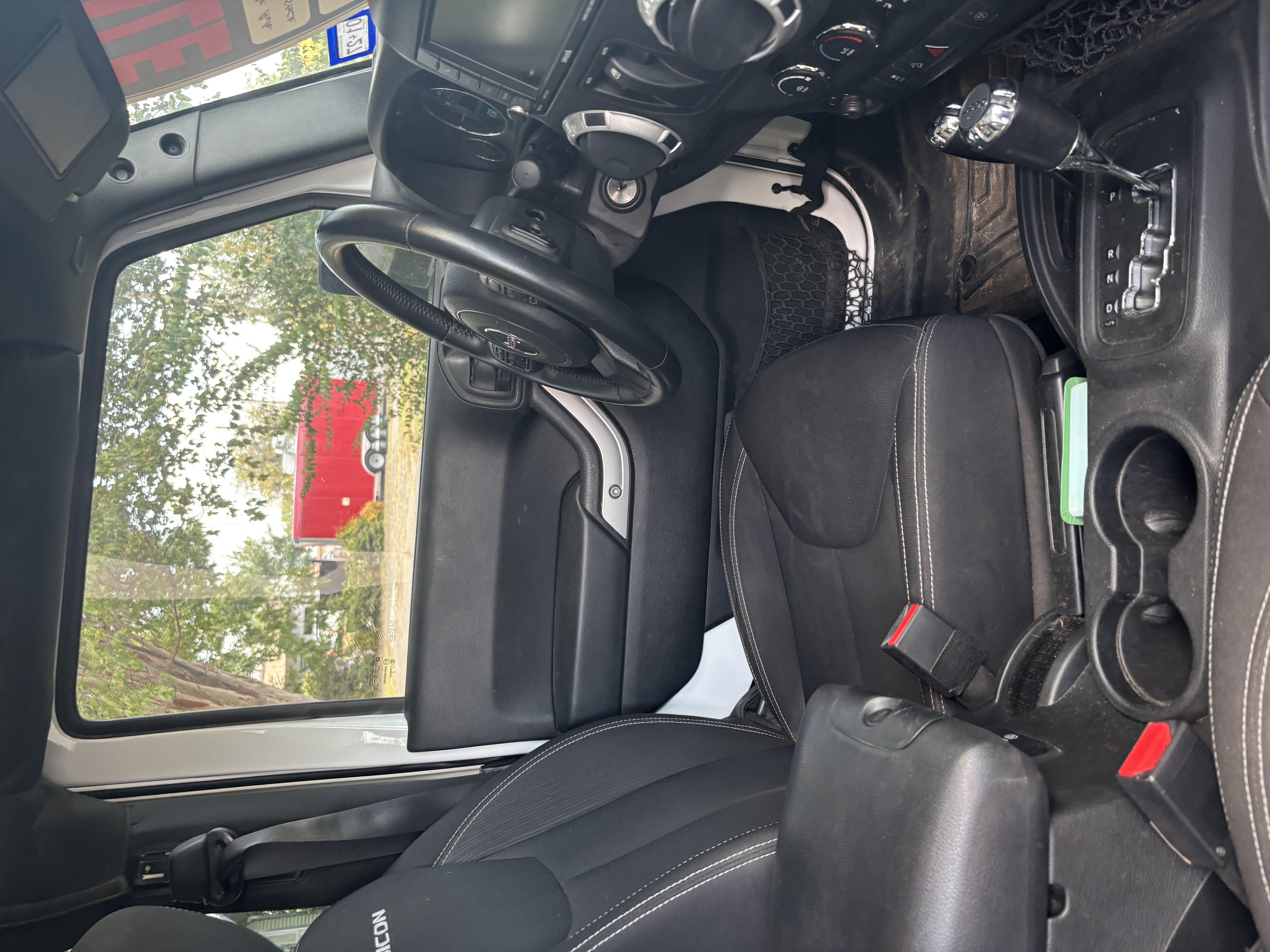 Used 2015 Jeep Wrangler Rubicon w/ Power Convenience Group AWD/4WD image 8