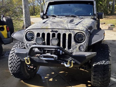 Used 2014 Jeep Wrangler Unlimited Rubicon image 9