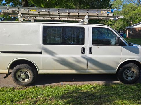 Used 2013 Chevrolet Express 2500 image 1