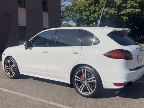 Used 2012 Porsche Cayenne Turbo AWD/4WD image 2