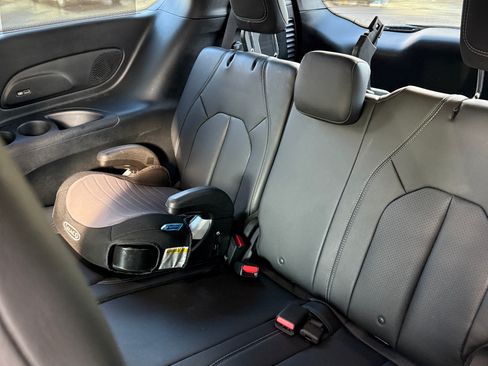 Used 2018 Chrysler Pacifica Touring-L Plus image 9