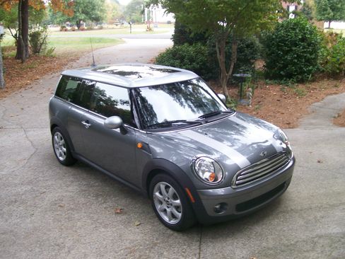 Used 2010 MINI Cooper Clubman Hardtop image 2