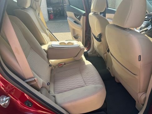Used 2019 Nissan Rogue SV w/ Premium Package FWD image 6