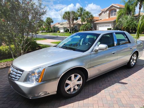 Used 2007 Cadillac DTS Luxury I w/ Sun And Sound Package image 8