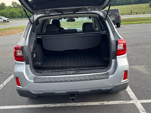 Used 2015 Subaru Outback 2.5i Limited AWD/4WD image 6