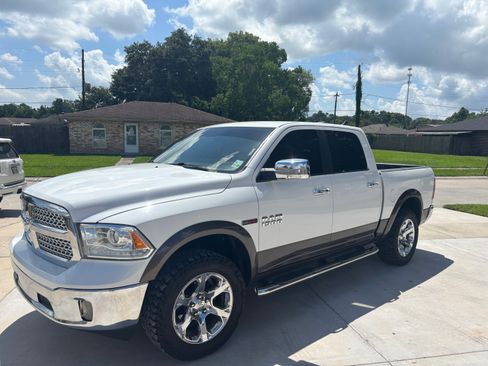 Used 2018 RAM 1500 Laramie AWD/4WD image 2