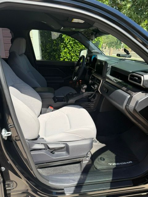 Used 2024 Toyota Tacoma SR5 AWD/4WD image 5