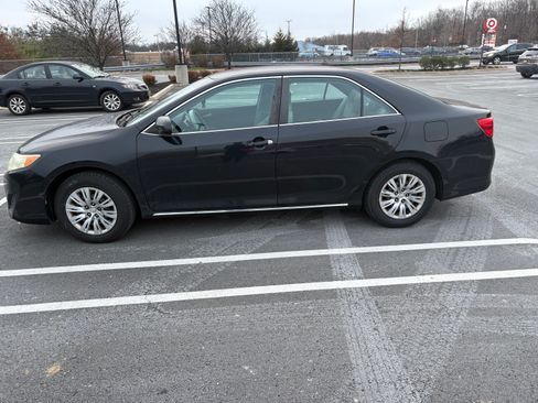 Used 2012 Toyota Camry LE FWD image 1