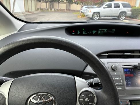 Used 2014 Toyota Prius Two image 11
