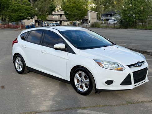 Used 2014 Ford Focus SE FWD image 2