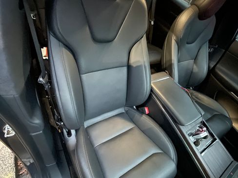 Used 2022 Tesla Model X image 10