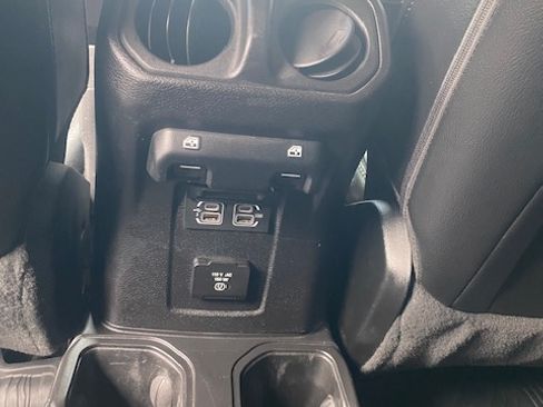 Used 2020 Jeep Wrangler Unlimited Sahara AWD/4WD image 24