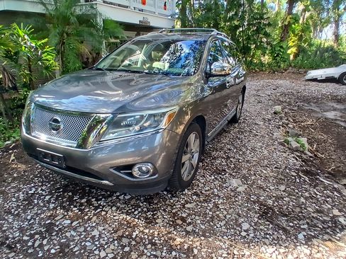 Used 2015 Nissan Pathfinder Platinum w/ Cargo Package image 4
