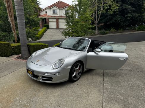 Used 2006 Porsche 911 Carrera S RWD image 2