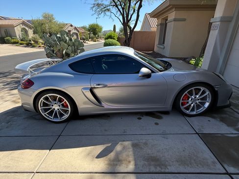 Used 2016 Porsche Cayman GT4 image 9