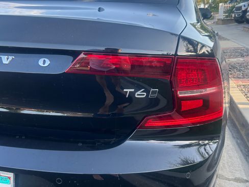 Used 2018 Volvo S90 T6 Momentum w/ Convenience Package AWD/4WD image 32