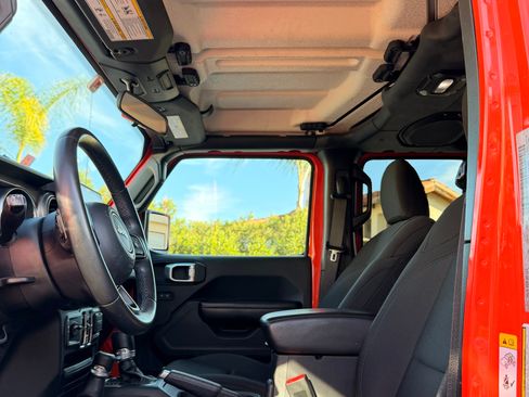 Used 2018 Jeep Wrangler Unlimited Sport S image 11