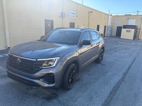 Used 2025 Volkswagen Atlas Cross Sport SEL R-Line image 1