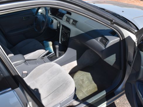 Used 2001 Toyota Camry XLE image 12