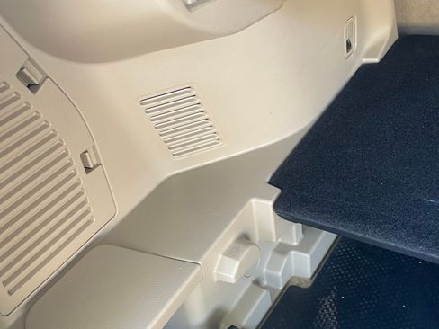 Used 2020 Nissan Rogue SV w/ Premium Package image 19