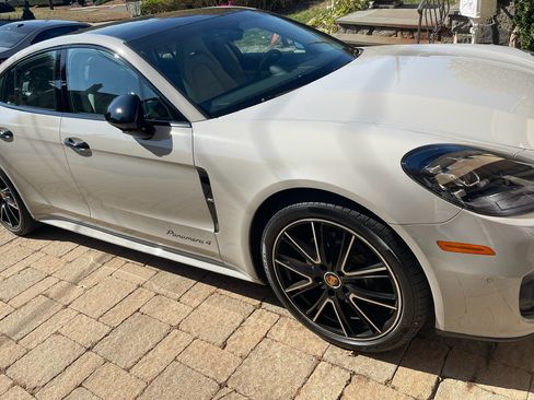 Used 2023 Porsche Panamera image 1