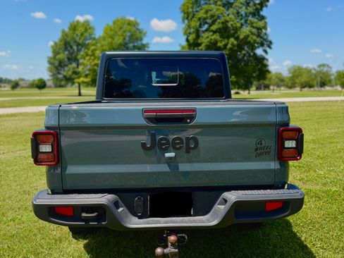 Used 2025 Jeep Gladiator Sport AWD/4WD image 8