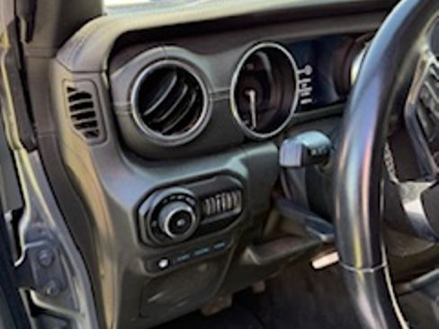 Used 2021 Jeep Wrangler Unlimited Sahara image 25