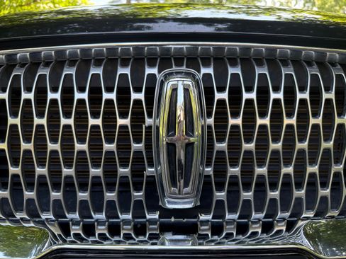 Used 2020 Lincoln Corsair AWD w/ Premium Package image 9
