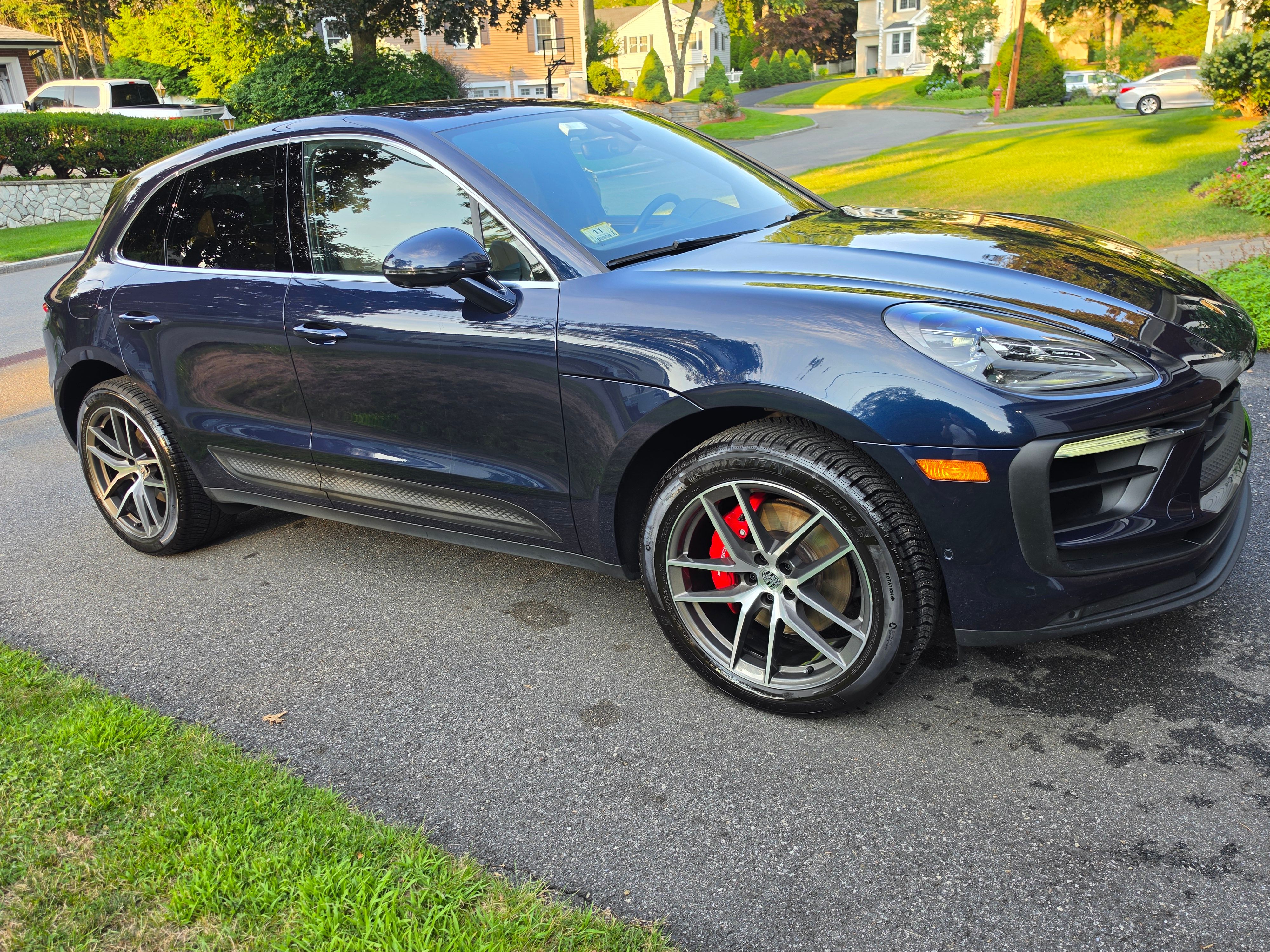 Used 2023 Porsche Macan S AWD/4WD image 2