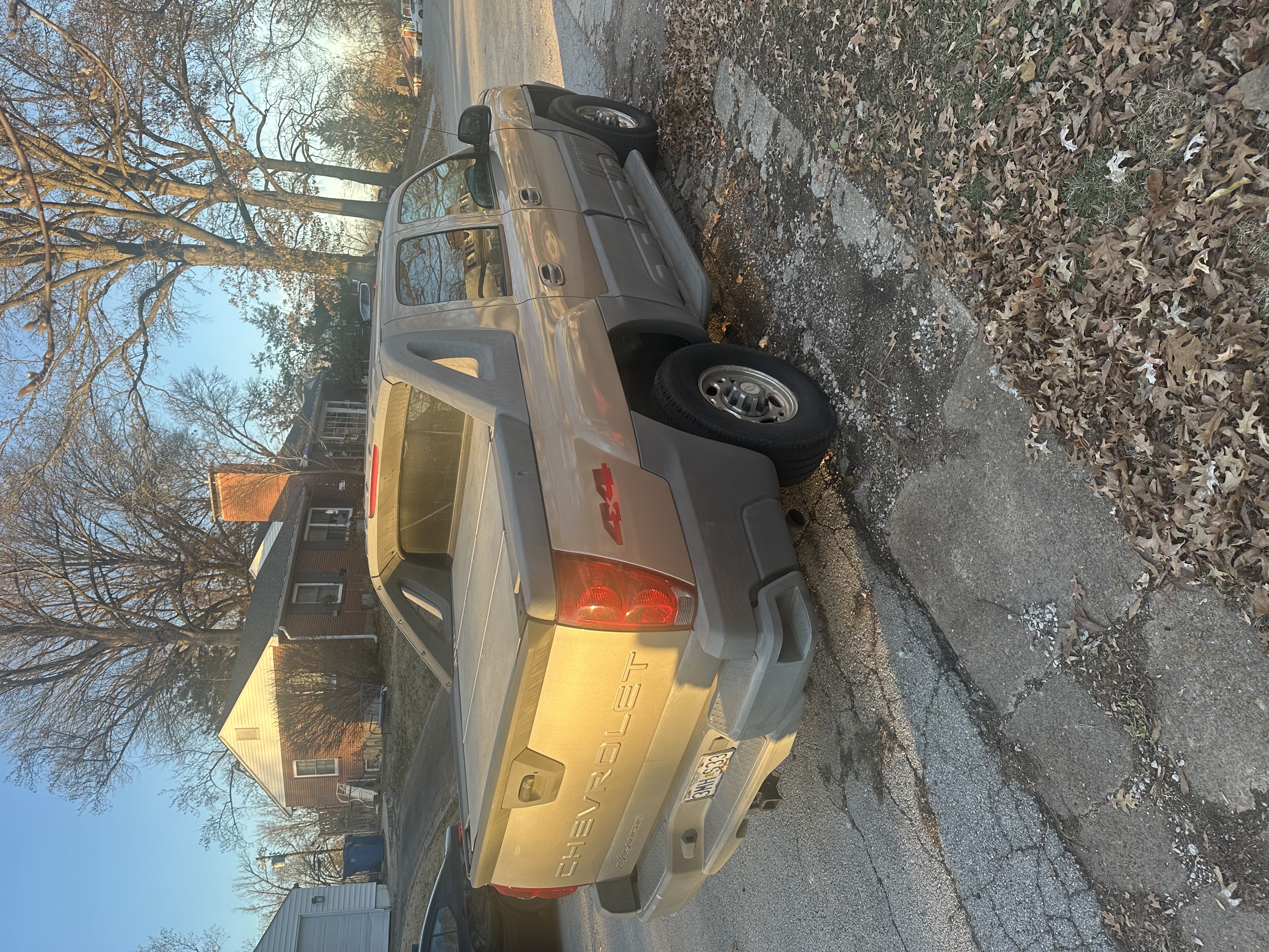Used 2002 Chevrolet Avalanche 2500 w/ Convenience Pkg AWD/4WD image 5