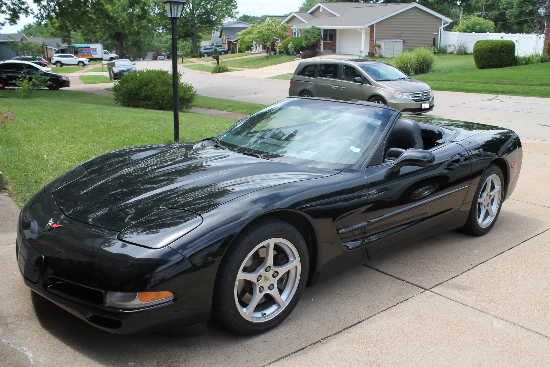 Used 2000 Chevrolet Corvette Convertible w/ Memory Pkg RWD image 1