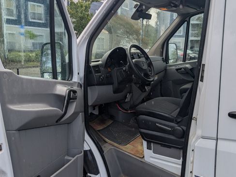 Used 2014 Mercedes-Benz Sprinter 3500 image 8