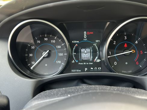 Used 2017 Jaguar XE Premium image 11