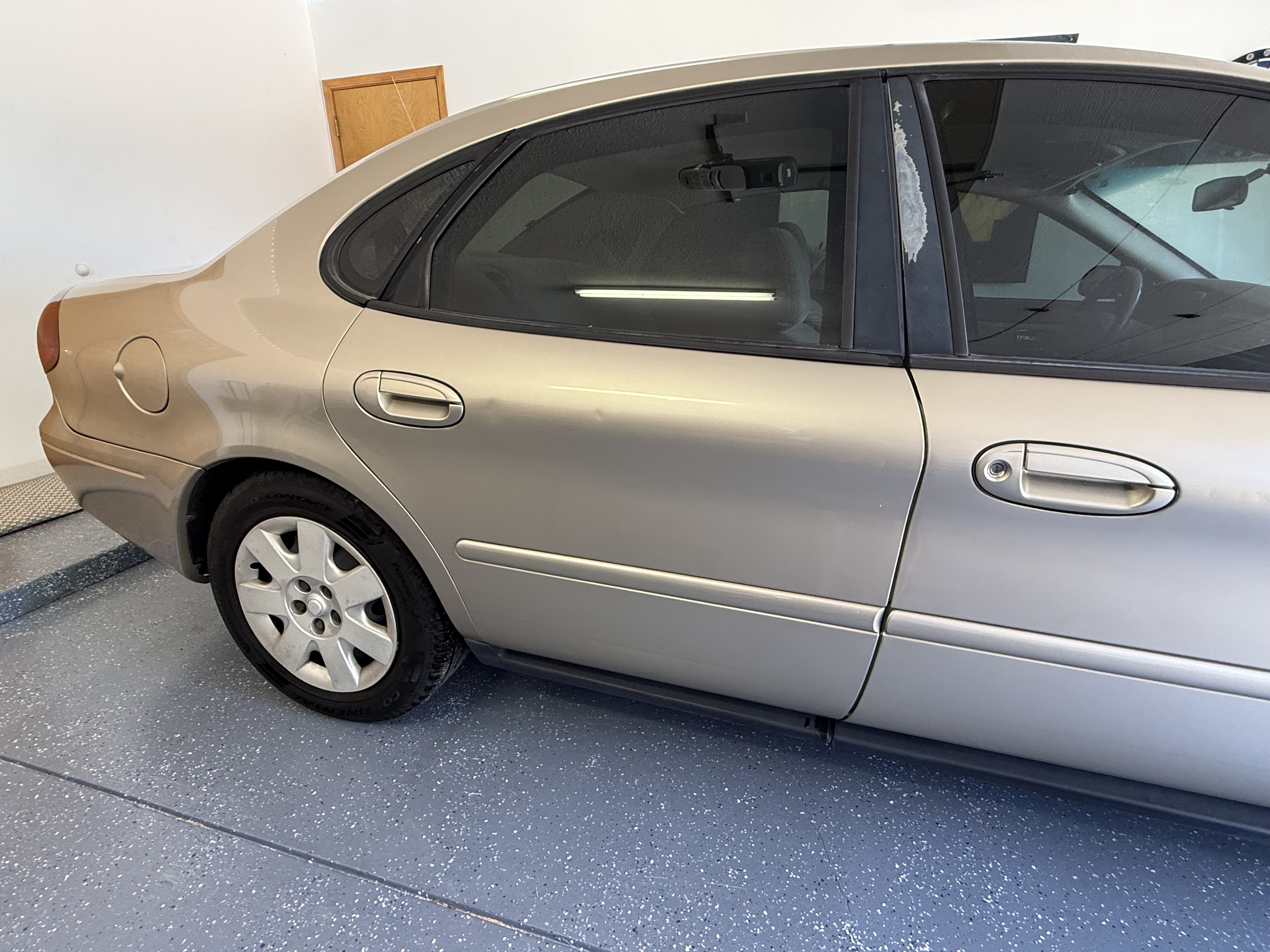 Used 2001 Ford Taurus LX FWD image 24