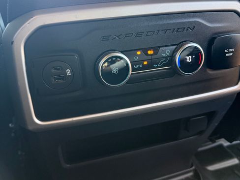Used 2022 Ford Expedition XLT image 17