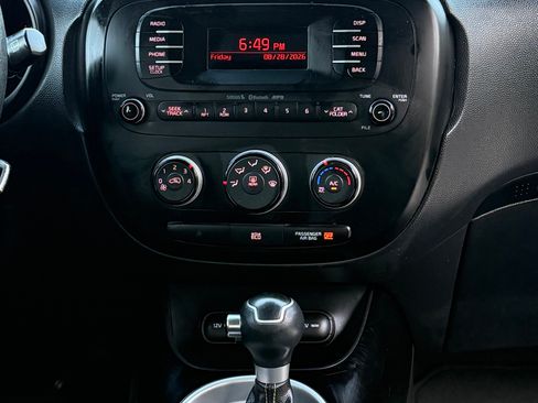 Used 2015 Kia Soul + FWD image 26