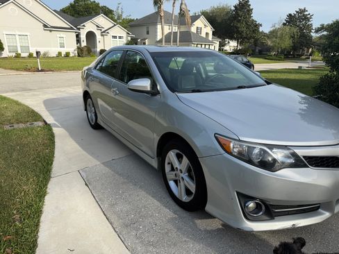 Used 2013 Toyota Camry SE image 2