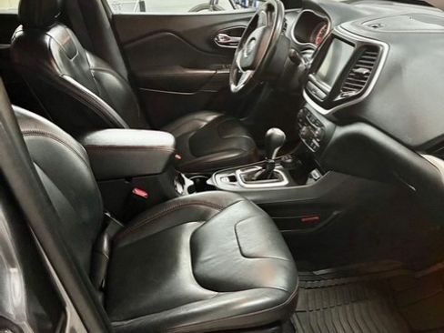 Used 2016 Jeep Cherokee Trailhawk w/ Comfort/Convenience Group image 6