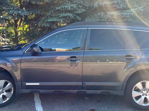 Used 2011 Subaru Outback 2.5i Premium AWD/4WD image 1