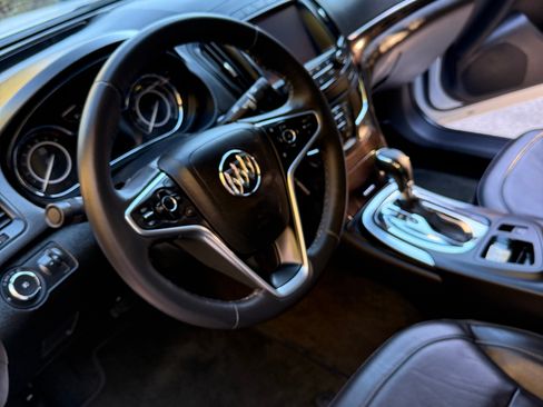 Used 2016 Buick Regal image 11