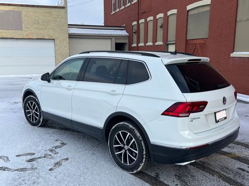 Used 2021 Volkswagen Tiguan SE image 2