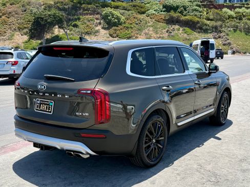 Used 2020 Kia Telluride SX w/ Towing Package FWD image 2